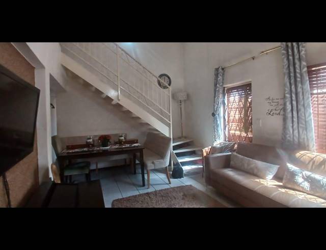 4 BEDROOM TOWNHOUSE FOR SALE IN MONDEOR